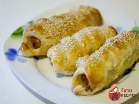 Сосиски в листковому тесті з кунжутом
