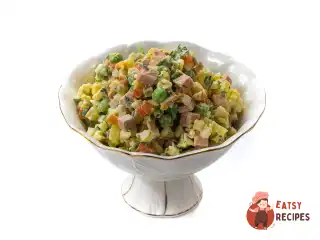 Класичний олів'є з ковбасою