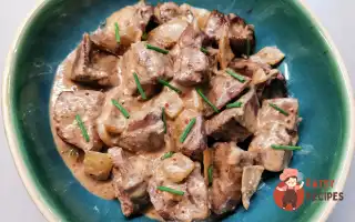 Яловичина з цибулею