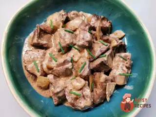 Яловичина з цибулею