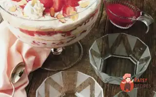 Полуниця З Мусом Та Горіхами