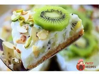 Йогуртовий торт з ківі та бананом.