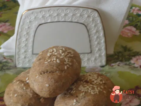 Бездріжджовий хліб з ароматом кардомону, кунжуту, коріандру, чебрецю.