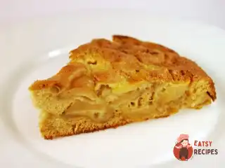 Яблучний пиріг з медом та корицею