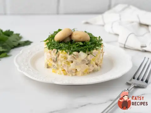 Салат «Грибний кошик» з куркою