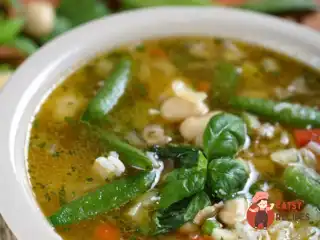 Бульйон з корінням та рисом