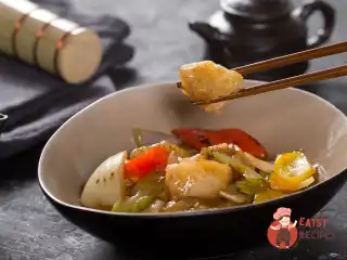 Смажений малоокий макрурус із овочами.
