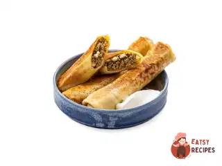 Млинці з печінкою та червоною цибулею