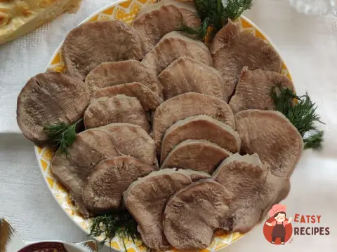 Яловича мова з коріандром