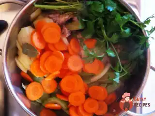 Кролик тушкований з овочами