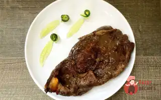 Яловича Лопатка З Брусничним Соусом