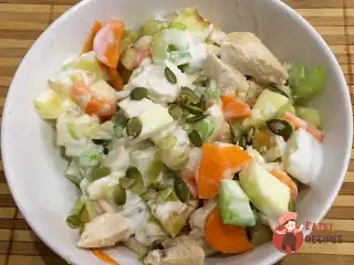 Корисний салат із куркою