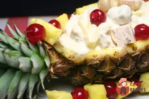 Салат з ананасами та куркою