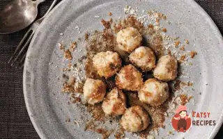 Ньоккі З Капустою, Ковбасками Та Смаженими Хлібними Крихтами