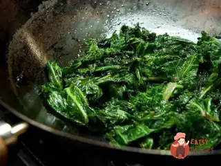 Листова капуста з копченою паприкою