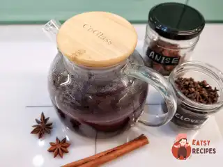 Глінтвейн з яблуками та апельсинами