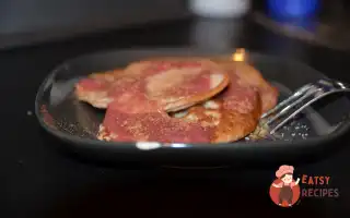 Оладки Із Суницею Та Ягідним Соусом