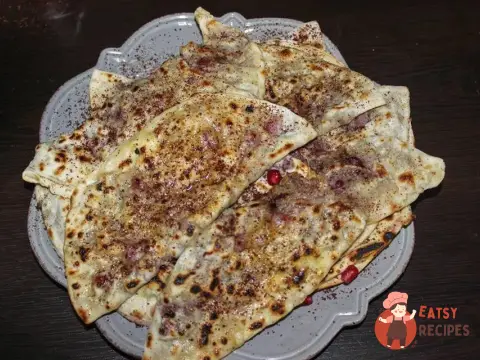 Кутаби з яловичиною та гранатом