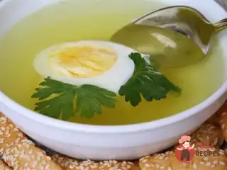 Бульйон із яйцем