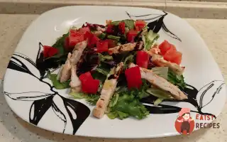 Теплий салат з куркою