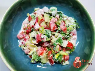 Салат на літньому столі