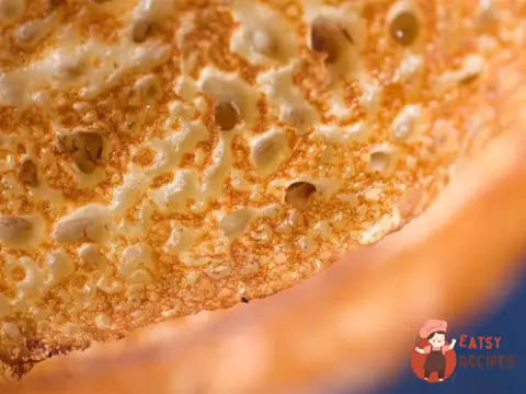 Млинці ажурні зі сметаною