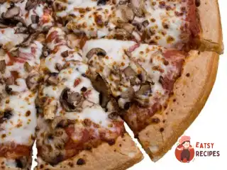 Піца зі свіжими грибами під соусом