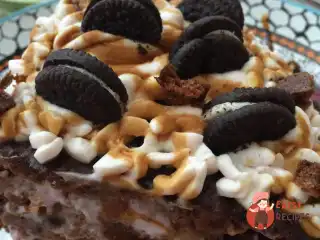 Сметанний торт із кремом із вершкового сиру