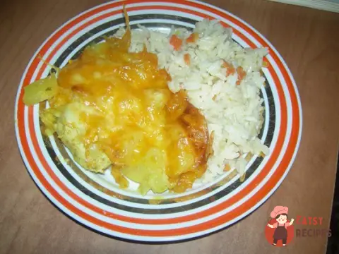 Куряче філе з ананасами та сиром