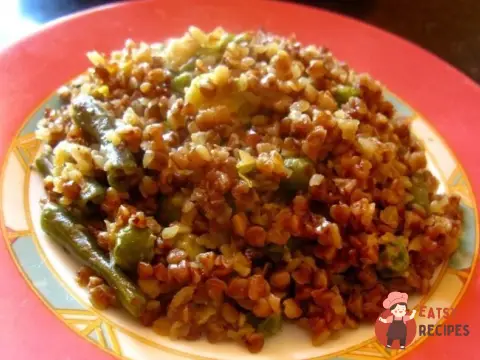 Гречана каша з сиром та овочами