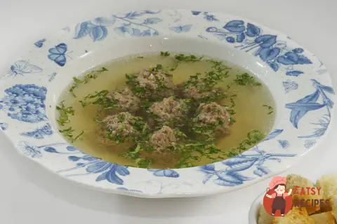 Бульйон з яловичими фрикадельками
