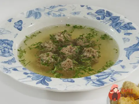 Бульйон з яловичими фрикадельками