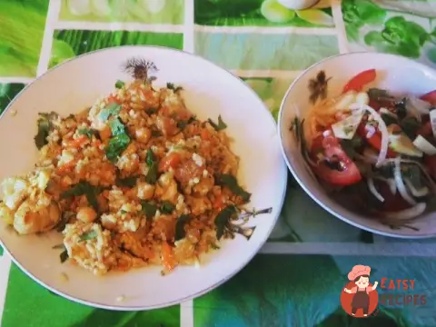 Плов з куркою, нутом та родзинками
