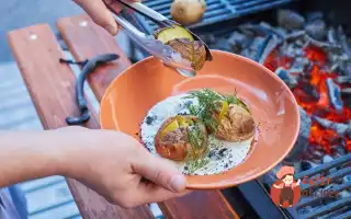 Печену Картоплю Із Соусом Дзадзики