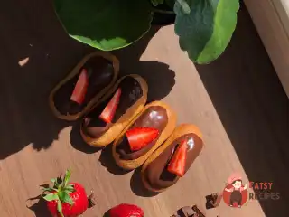 Міні-еклери з кавово-лікерним кремом