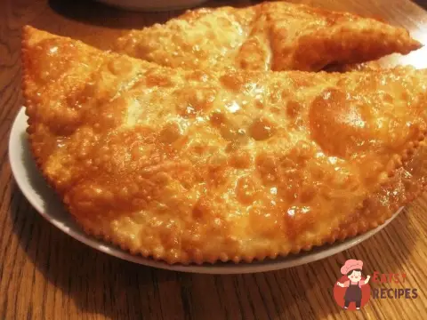 Домашні чебуреки з яловичим фаршем