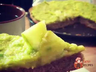 Солодкий пиріг з авокадо та плавленим сиром