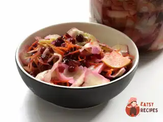 Капуста провансаль з яблуками та журавлиною