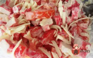 Листковий Салат З Помідорами Та Крабовими Паличками