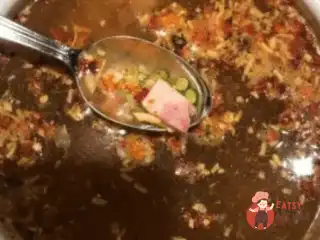 Молочний суп зі свининою та крупами