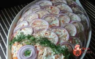 Листковий Салат З Червоною Рибою, Рисом Та Овочами.