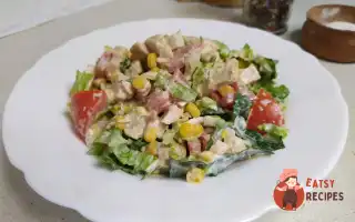 Салат з пекінською капустою, куркою та помідорами