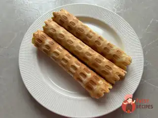 Трубочки з вареним згущеним молоком