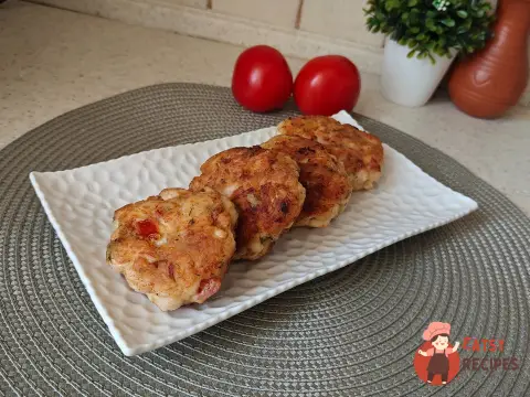 Курячі котлети з помідором і сиром