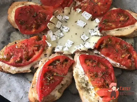 Запечений сир камамбер з багетом та прованськими травами
