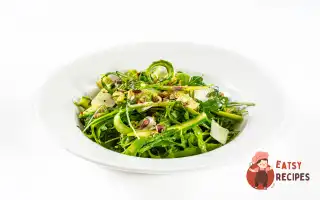 Салат зі спаржею та пармезаном