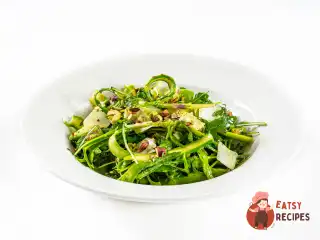 Салат зі спаржею та пармезаном