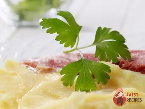 Картопляне пюре з білим чеддером та часником