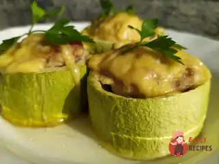 Фаршировані кабачки під сирною скоринкою