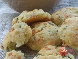 Сирне печиво із зеленою цибулею